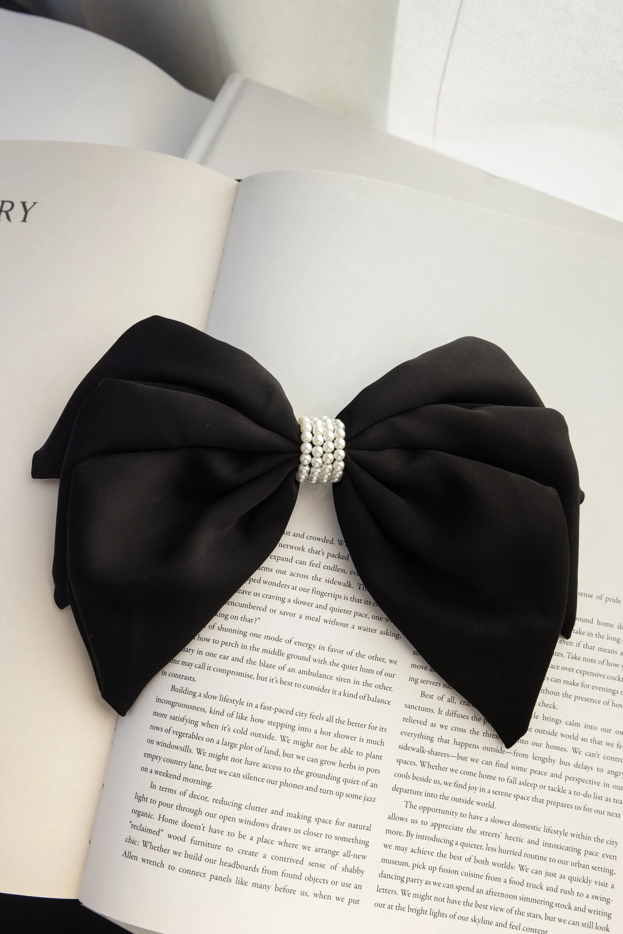 Black Pearl Hair Bow