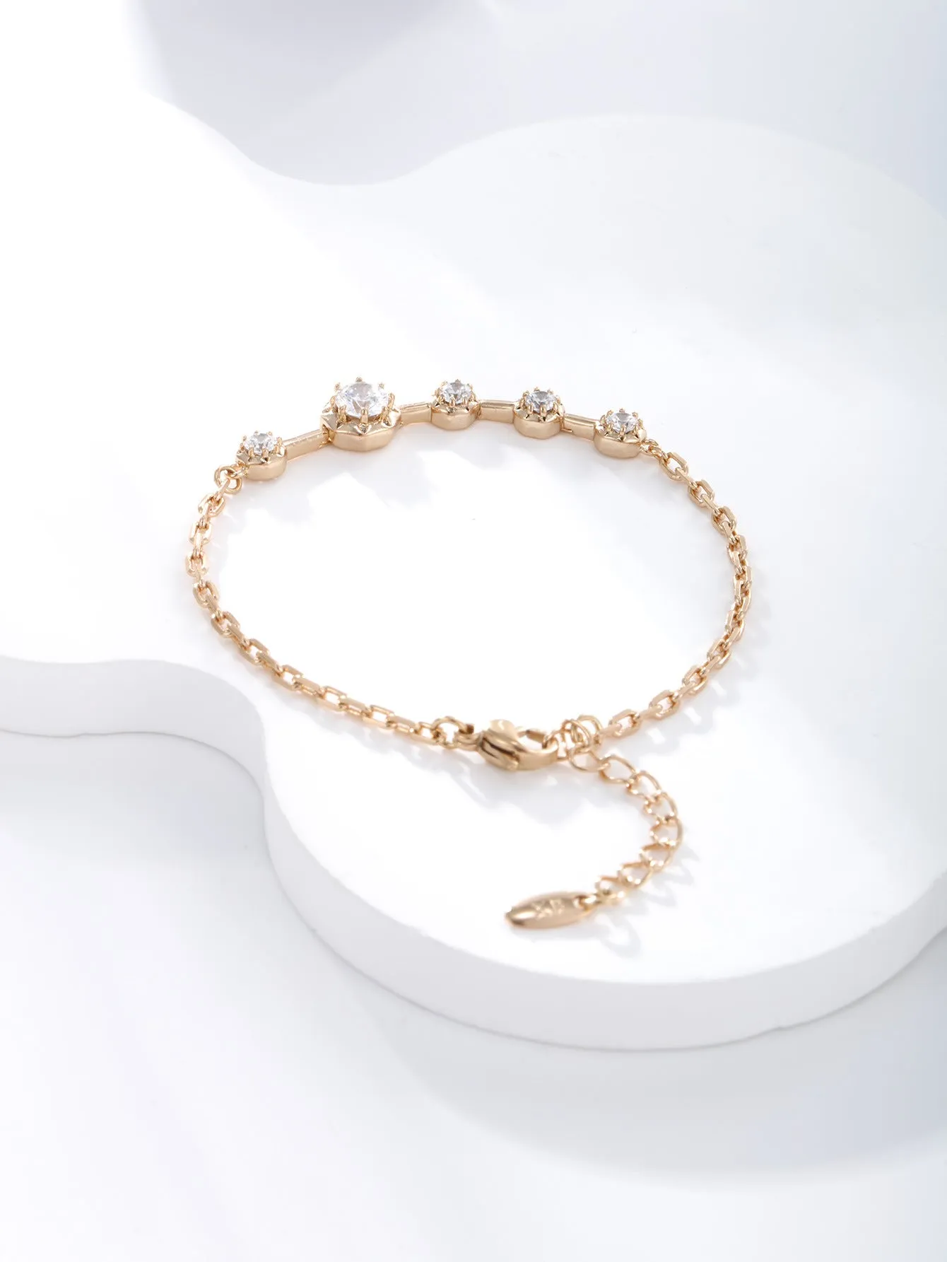 Jewelry plated 18K gold alloy inlaid with zirconium flower bracelet for women