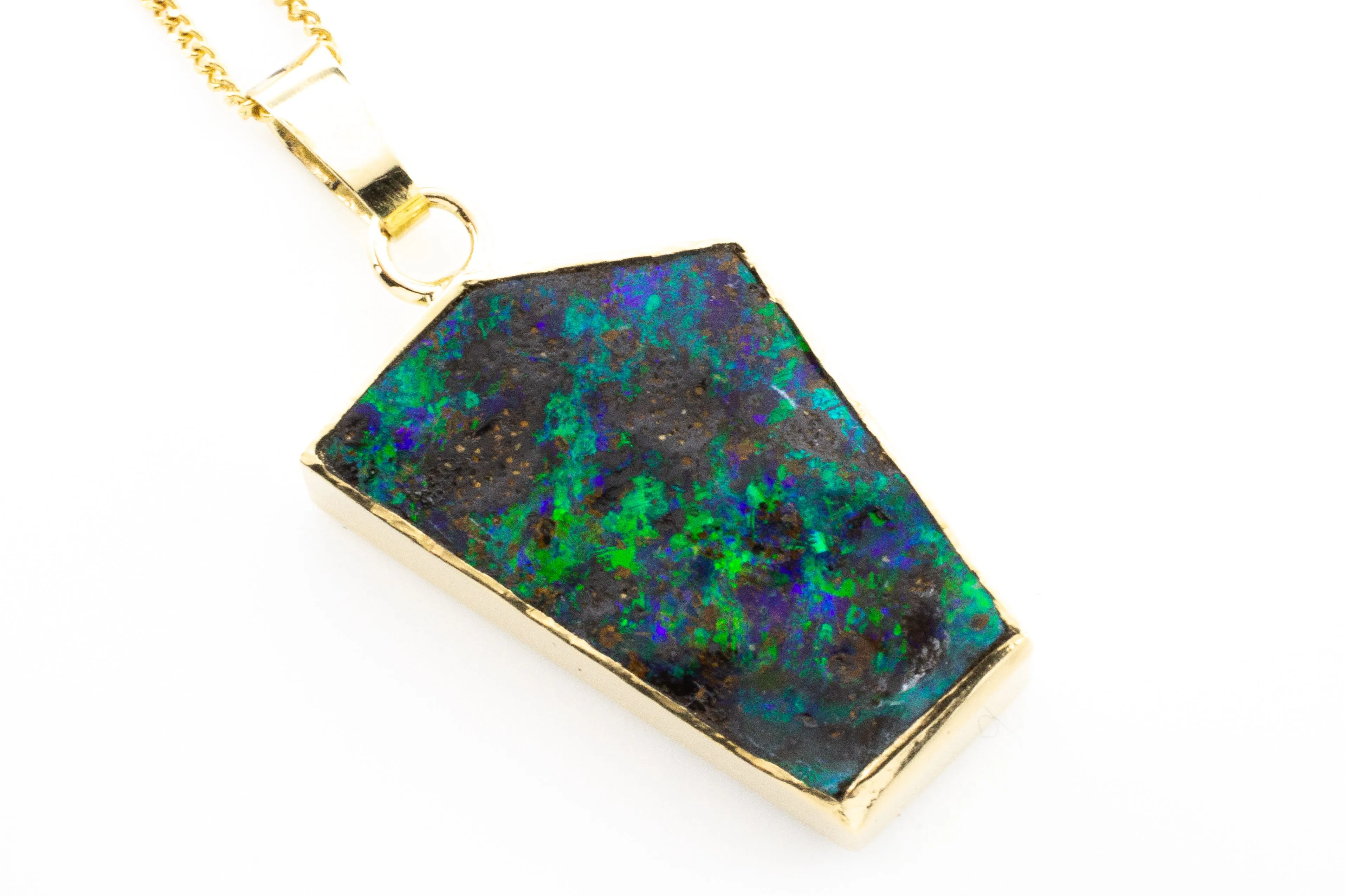 Opal pendant in 14 carat gold and silver.